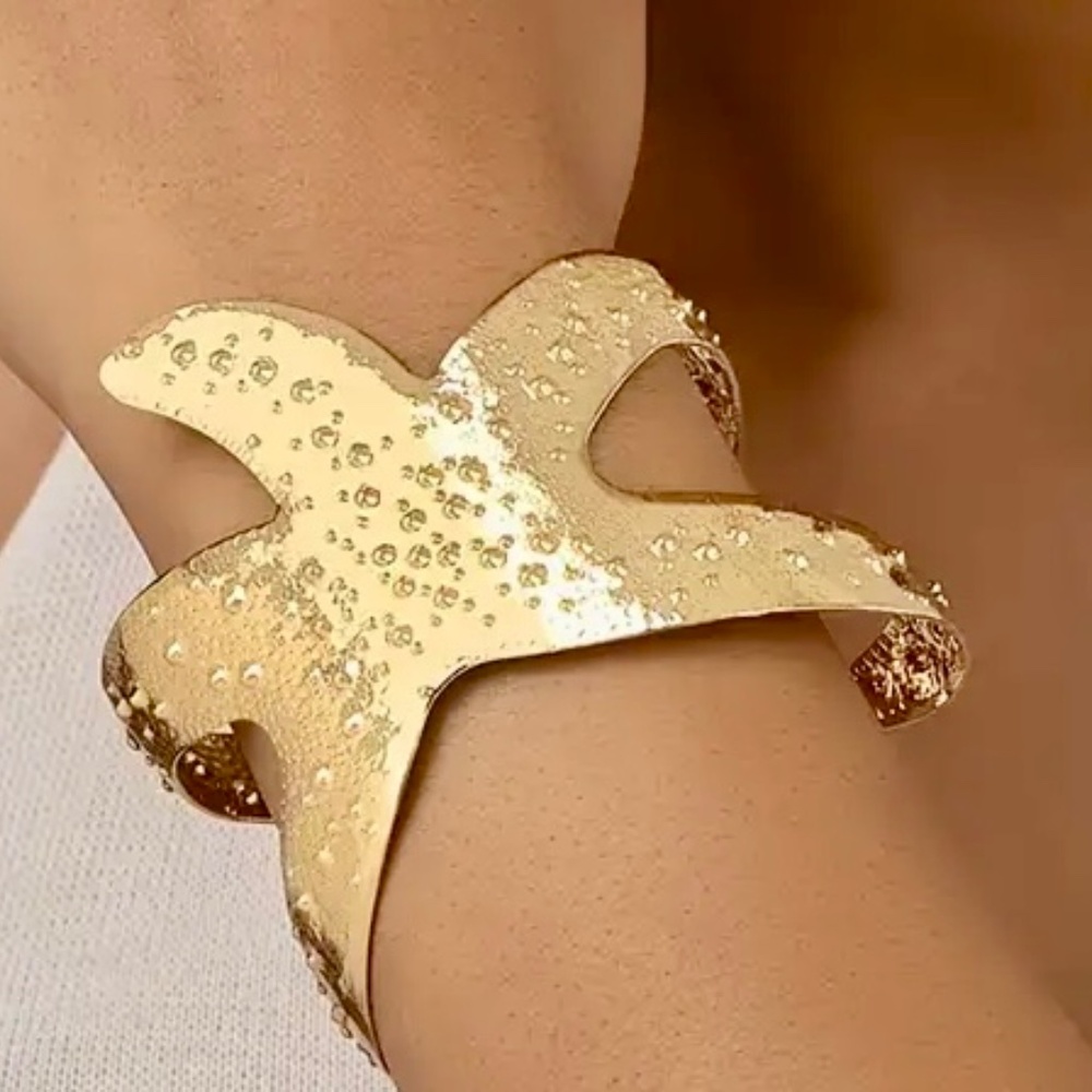 NEW! Starfish Bangle - Picture 2 of 4
